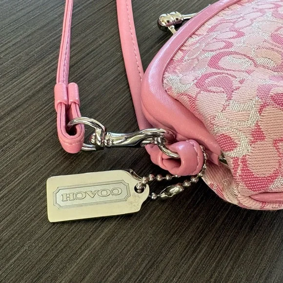 Coach Kisslock Wristlet Pink Lurex Signature C - Picture 6 of 12